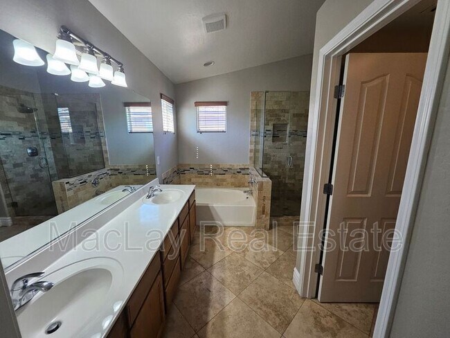 Building Photo - 3936 E Minton St