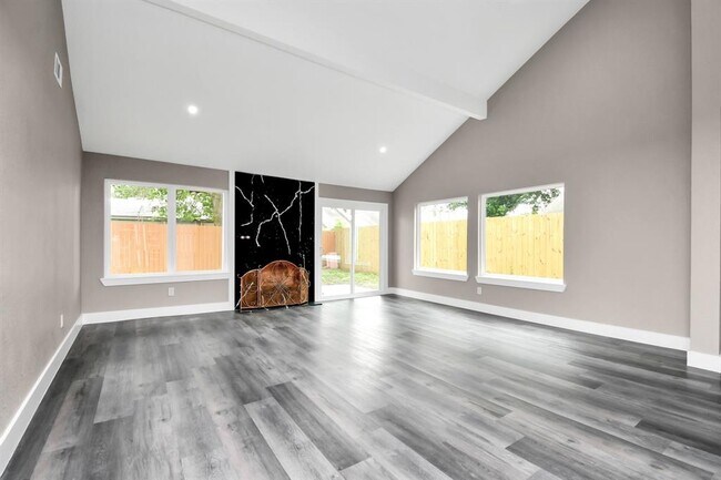 Building Photo - 3227 Westwick Dr