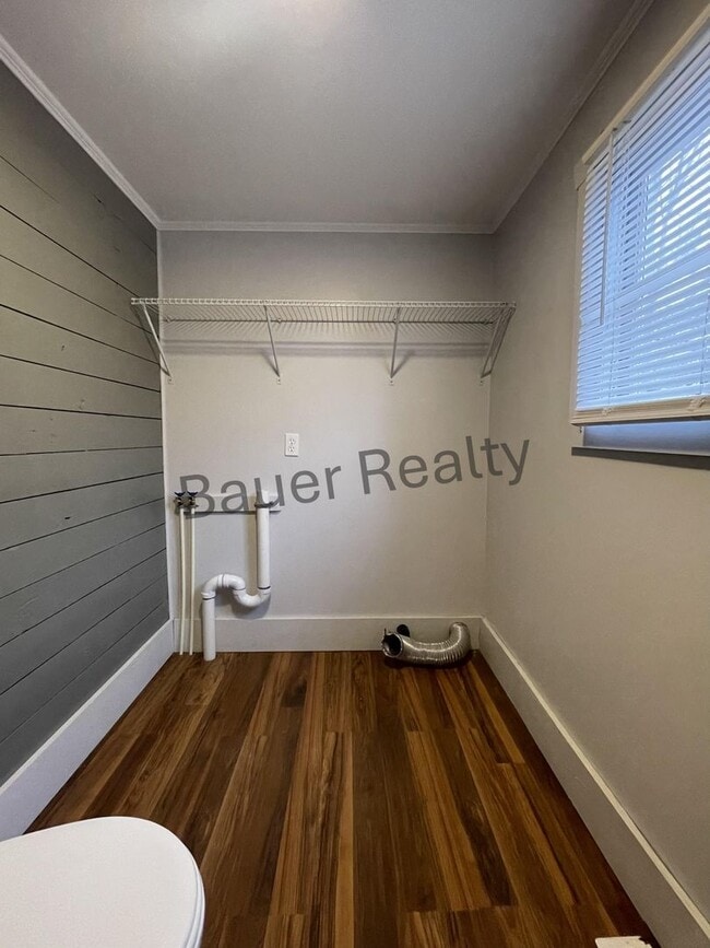 Building Photo - Two Bedroom, 1 1/2 Baths