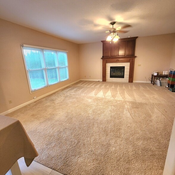 Building Photo - 102 E Sapphire Ln