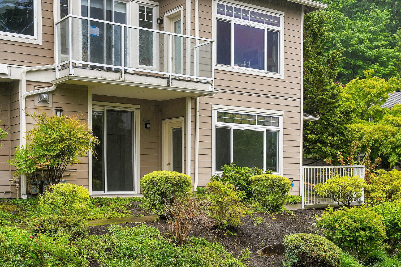 Building Photo - 3500 E Lake Sammamish Pky SE