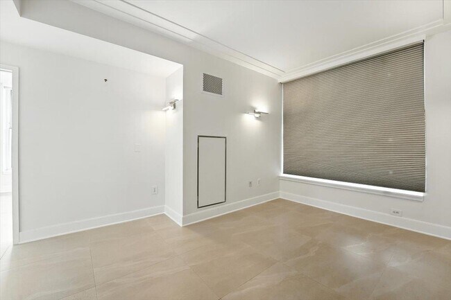 Building Photo - 1125 Maxwell Ln