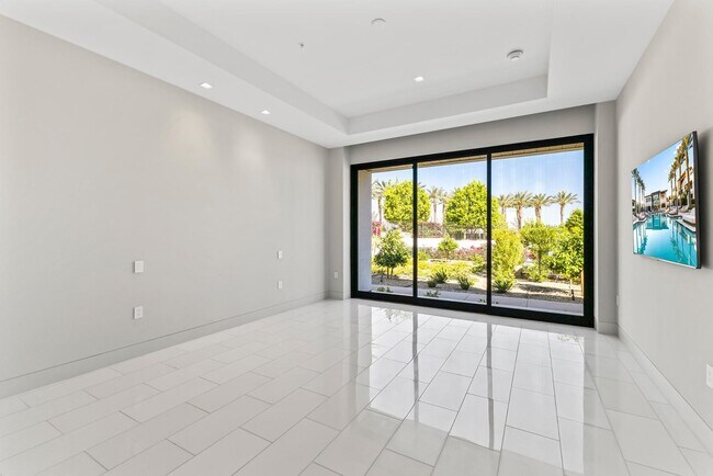 Building Photo - 6587 N Palmeraie Blvd