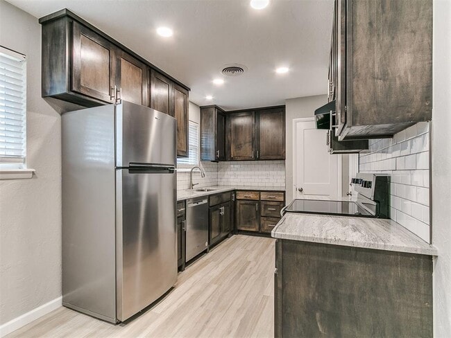 Building Photo - 202 Thompson Dr