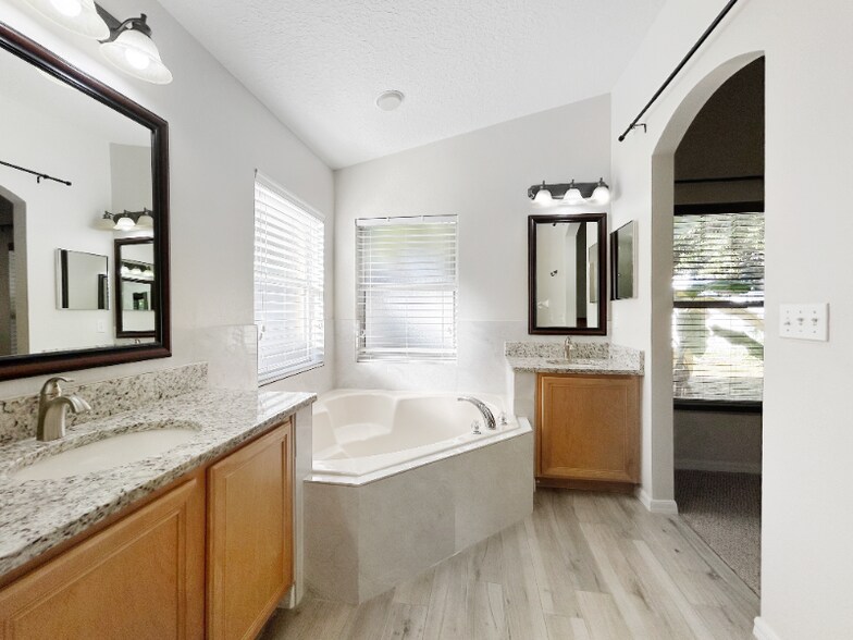 Building Photo - 12514 Sophiamarie Loop