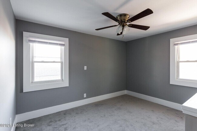 Building Photo - 909 Ash St