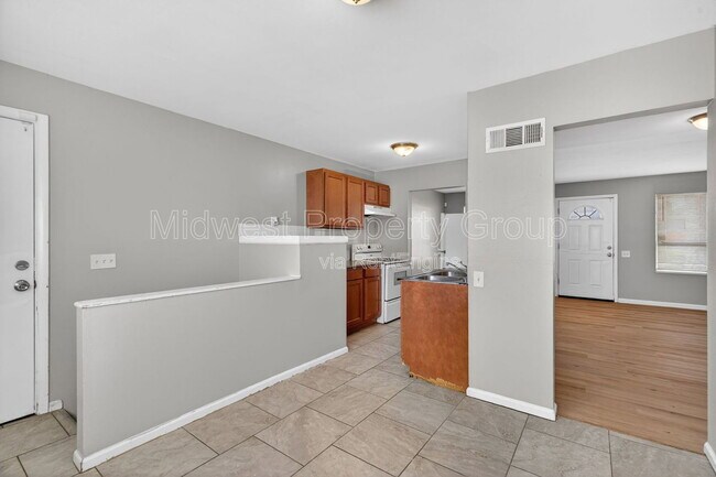 Building Photo - 2228 Duchess Dr