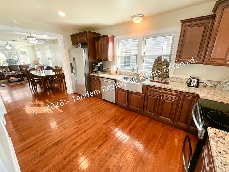 Building Photo - 2807 Vaulx Ln