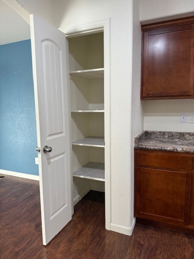 Building Photo - House For Lease
