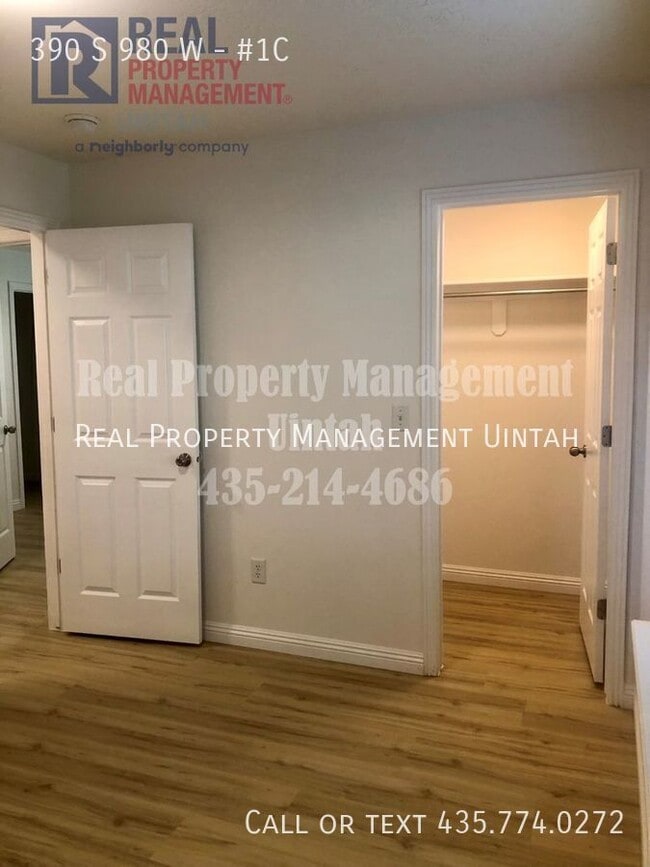 Building Photo - 390 980
