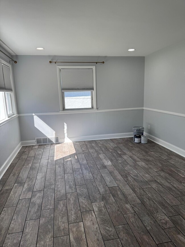 Building Photo - 131 1st Ave