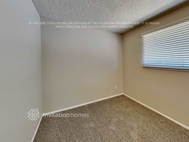 Building Photo - 4322 E Villa Maria Dr