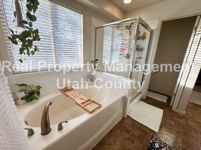 Building Photo - 1849 N Bountiful Wy