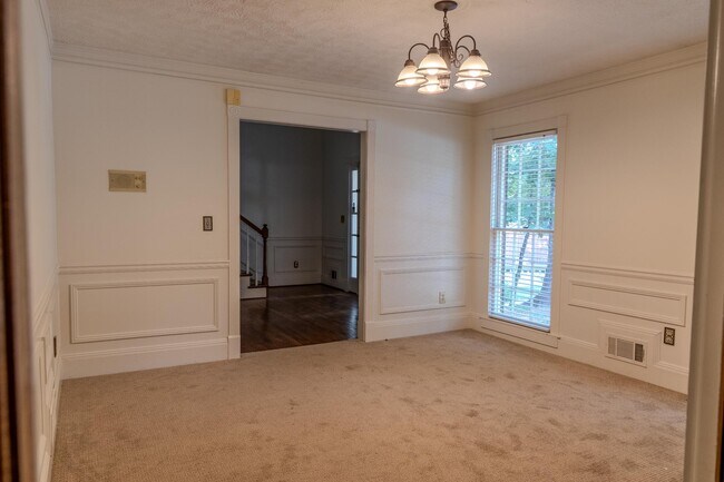 Building Photo - 2858 Livsey Dr