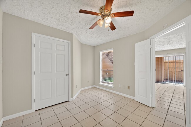 Building Photo - 10555 Turtlewood Ct