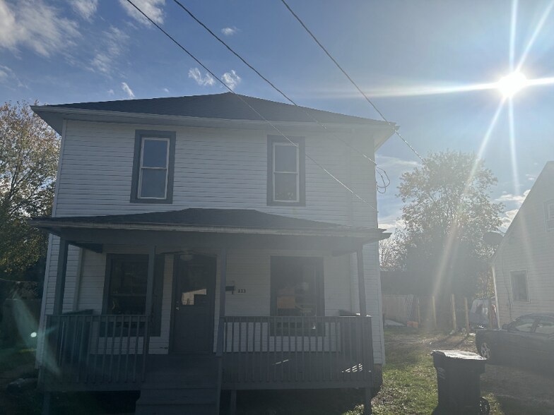 Primary Photo - 833 Garfield Ave