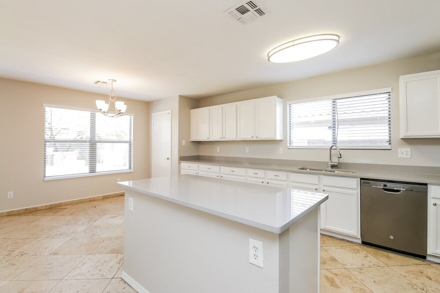 Building Photo - 4630 N 91st Dr