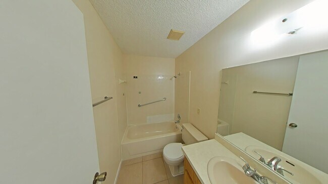 Building Photo - ***$0 SECURITY DEPOSIT***Lovely 2 Bedroom ...