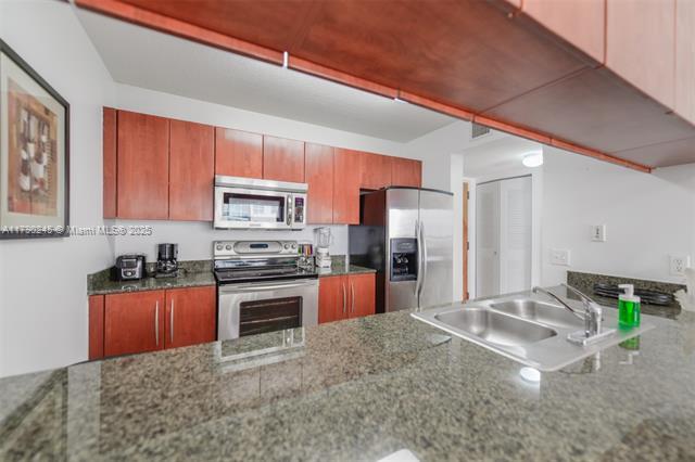 Building Photo - 1200 Brickell Bay Dr