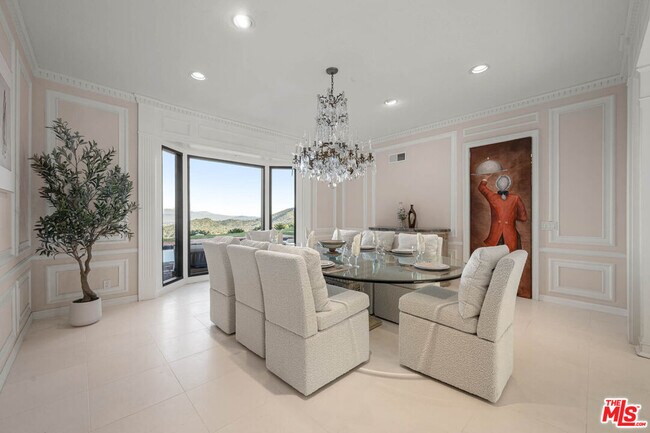 Building Photo - 3722 Alonzo Ave