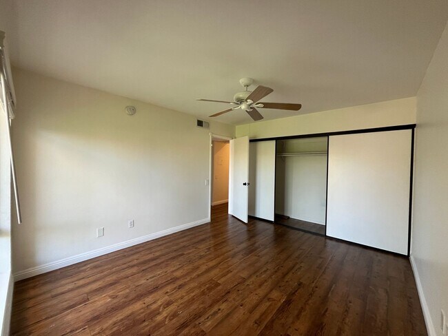 Building Photo - Canoga Park 2+1 w/pool + spa, gated entry + parking included!