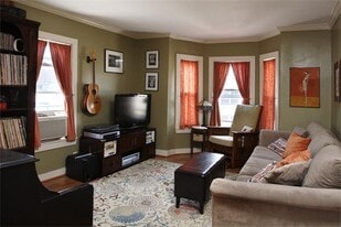 Building Photo - 37 Myrtle St