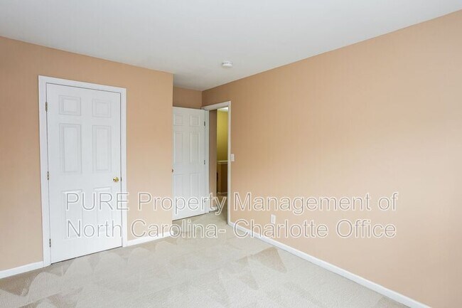 Building Photo - 18040 Delmas Dr