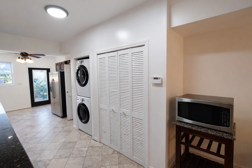 Building Photo - 1933 4th St NE