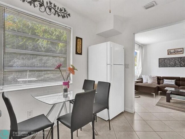 Building Photo - 4422 Sea Grape Dr