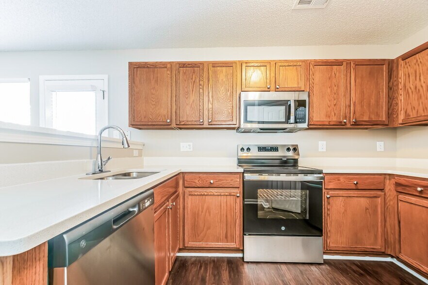 Building Photo - 5819 Finestra Way