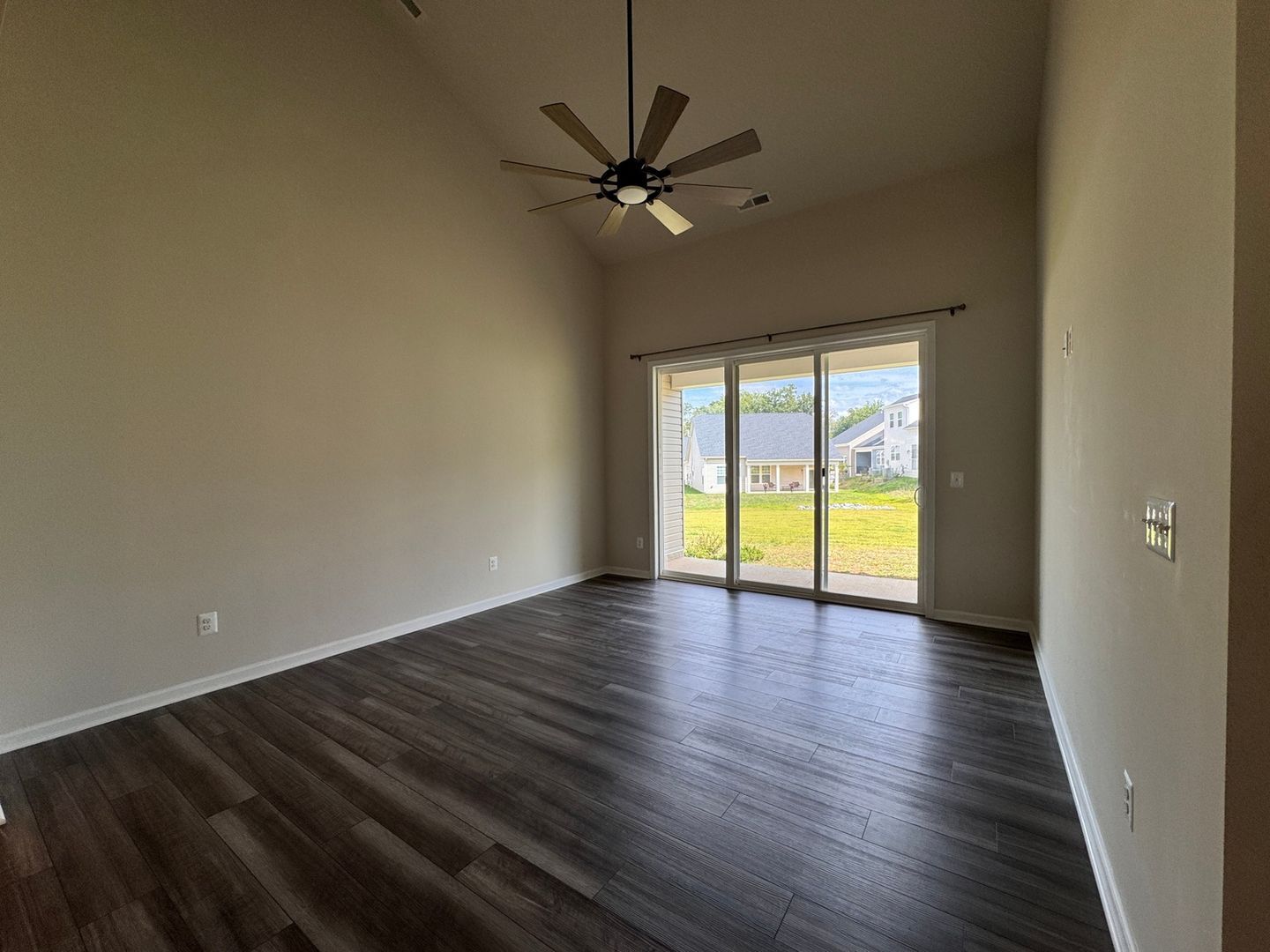 Building Photo - 3672 Isaac Cir