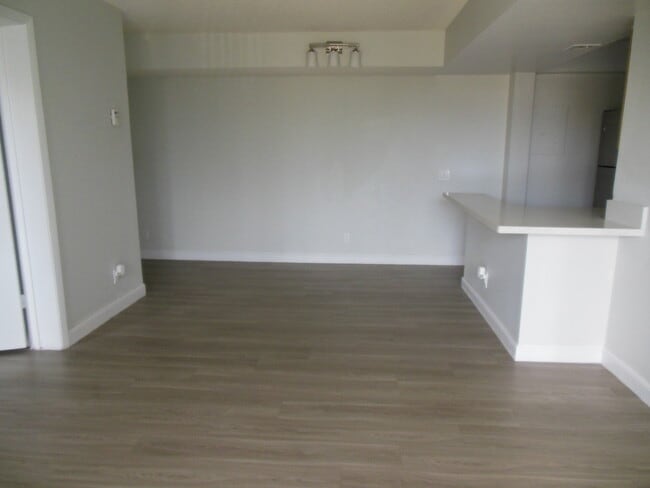 Building Photo - TWO BEDROOM TWO BATHROOM! WATERFRONT COMMUNITY