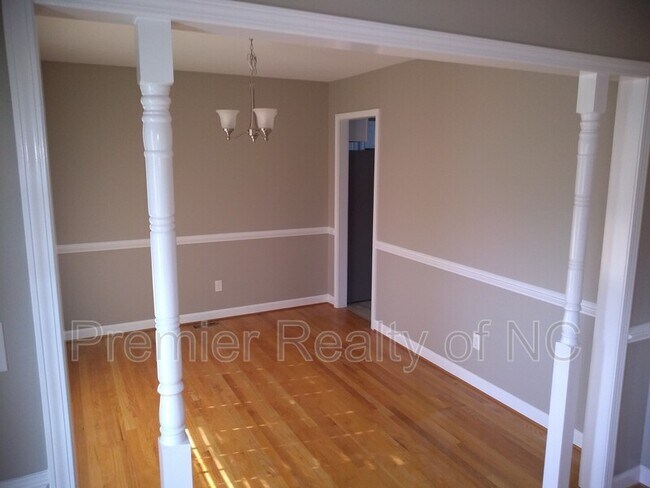 Building Photo - 156 Charleston Ridge Dr
