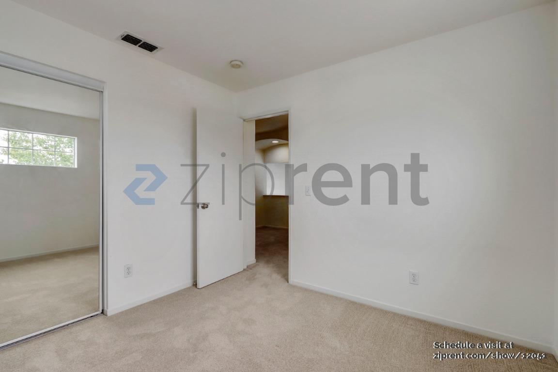 Building Photo - Unit