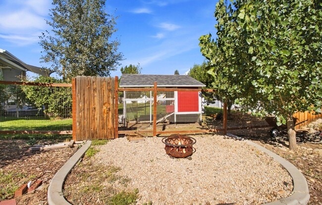 Building Photo - 700 W 1010 S