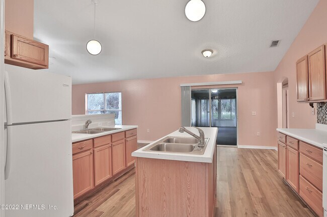 Building Photo - 11 Wheatfield Dr