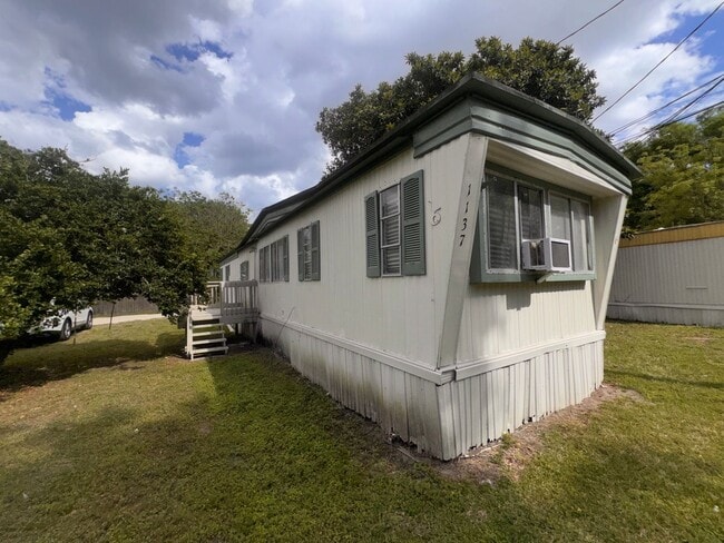 Building Photo - 1137 S Christiana Ave