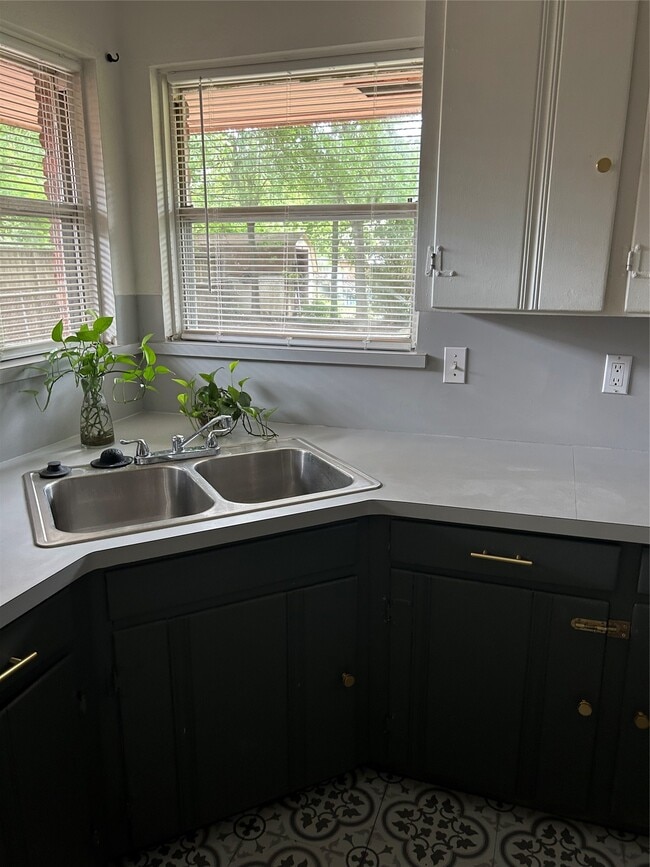 Building Photo - 4022 Cheena Dr