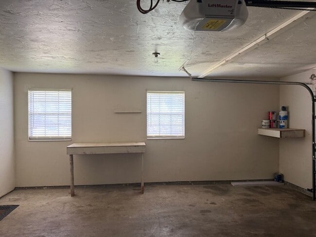 Building Photo - NE HOME IN EASTGATE