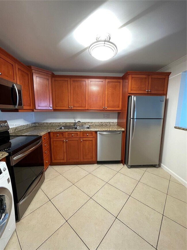 Building Photo - 1865 Brickell Ave