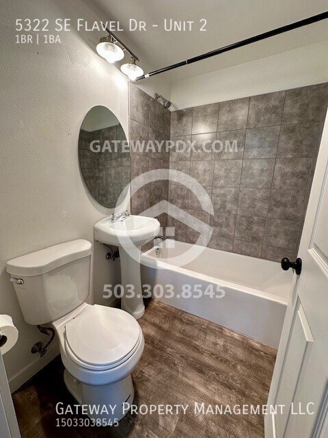 Building Photo - 5322 SE Flavel Dr. Unit #2