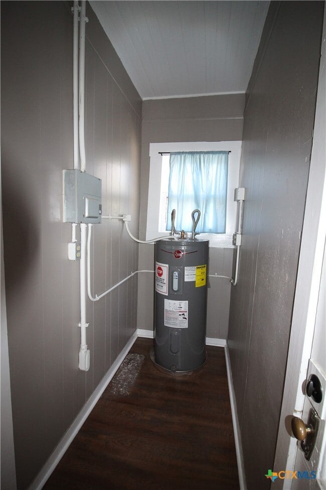 Building Photo - 516 E Mountain St