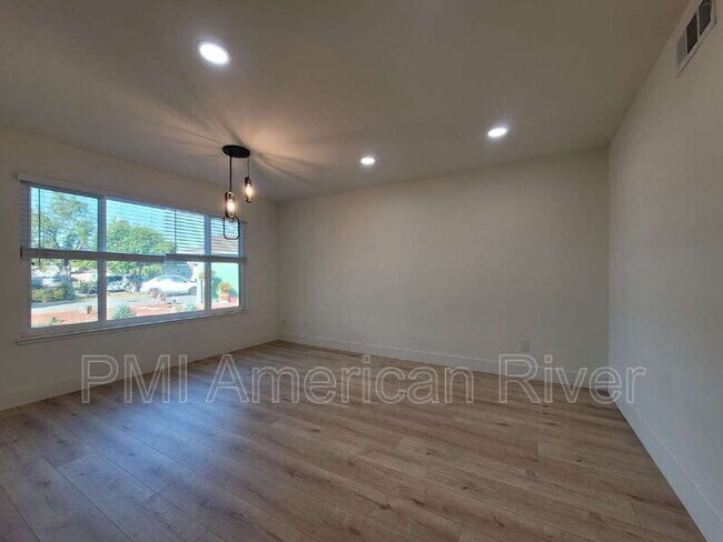 Building Photo - 7933 Valley Green Dr