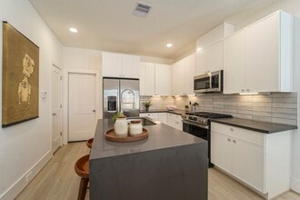 Building Photo - 864 Paul Quinn St