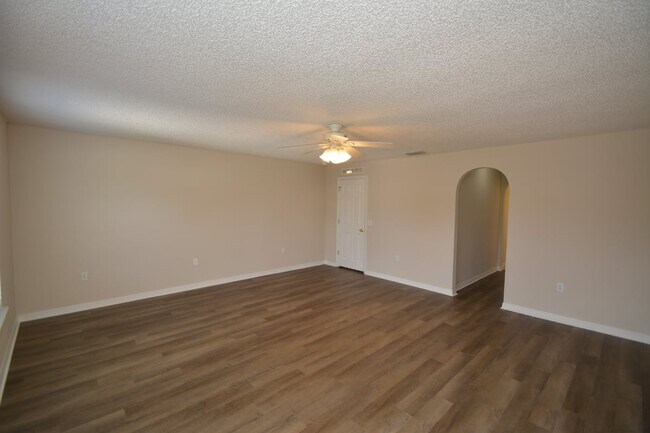 Building Photo - 47 Buttermill Dr