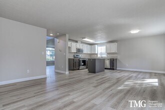 Building Photo - 3012 NE 166th Pl