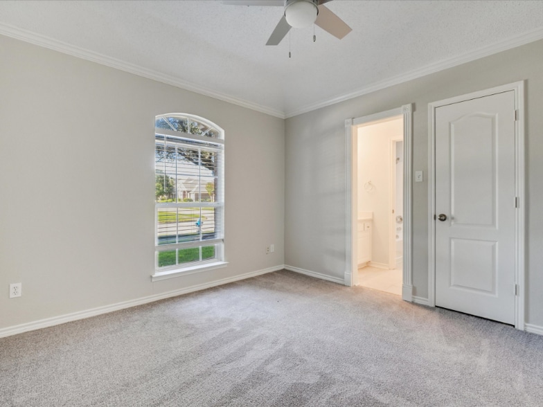 Building Photo - 5616 Petunia Dr