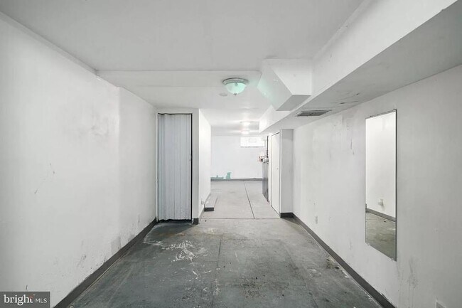 Building Photo - 1737 Edgley St