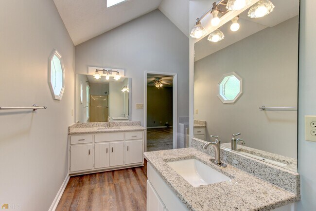 Building Photo - 180 Fairfield Cir