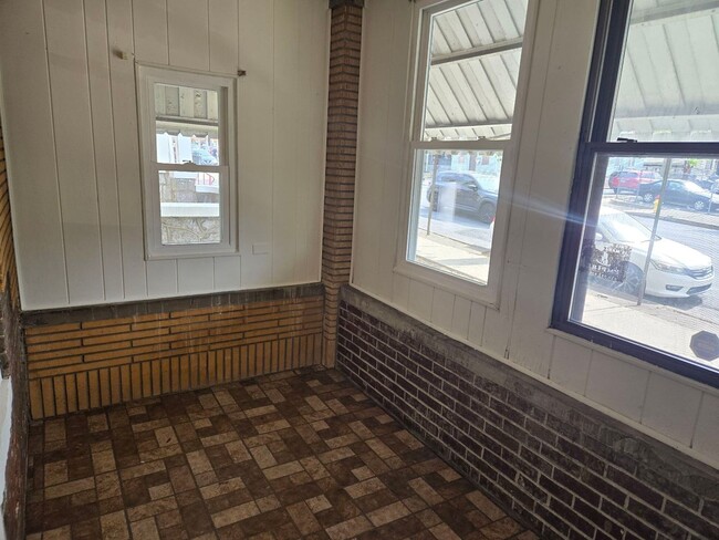 Building Photo - 831 N 7th St